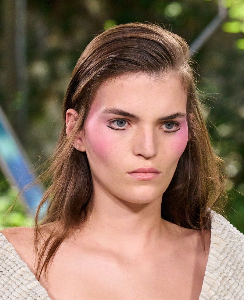 أبرز صيحات المكياج التي أطلقها أسبوع الموضة في باريس لخريف وشتاء 2025-2026