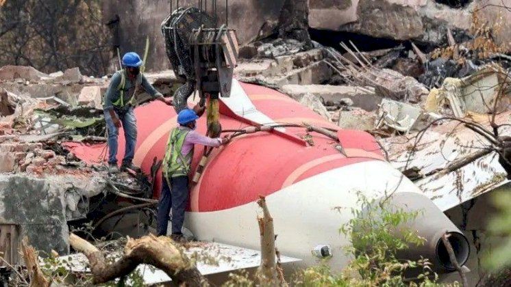 طيار الرحلة الهندية المنكوبة سُمع وهو يسأل: "من قطع الوقود؟!" قبل ثوان من الارتطام