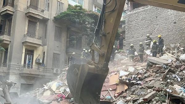 مصابون في انهيار أجزاء من عقار سكني بشمال مصر