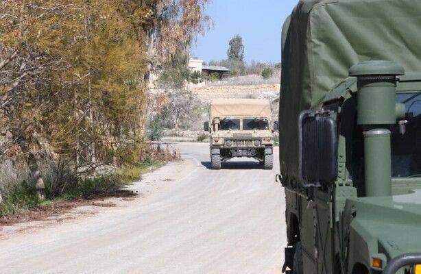 النشرة: قوة من الجيش اللبناني نفذت عملية دهم في اطراف بلدة القصر الحدودية بعد الإشكال الذي وقع بالأمس