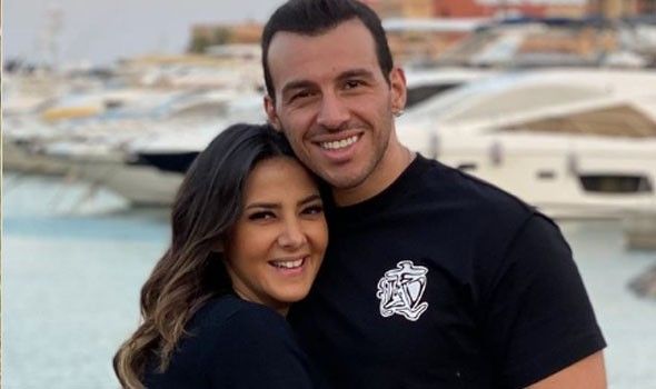 رامي رضوان يمازح دنيا سمير غانم بعد طرح بوستر فيلم روكي الغلابة للترويج بطريقة طريفة