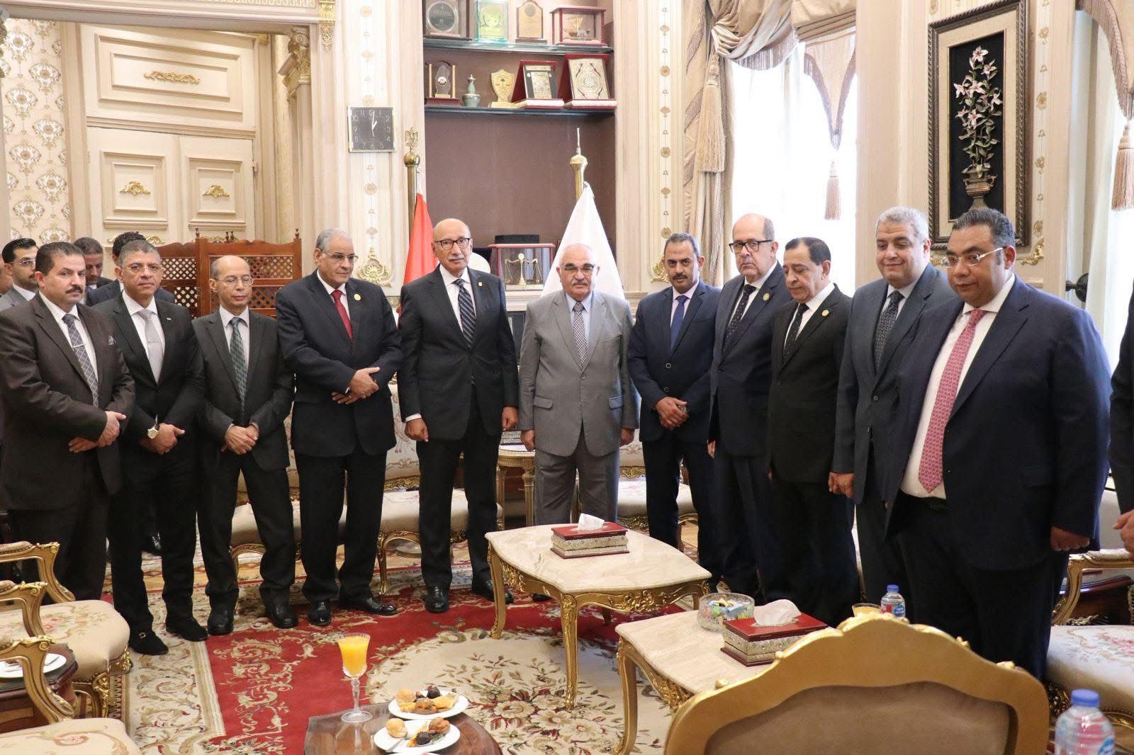 رئيس هيئة قضايا الدولة يهنئ رئيس محكمة النقض بمنصبه الجديد ويؤكد على تعزيز التعاون القضائي