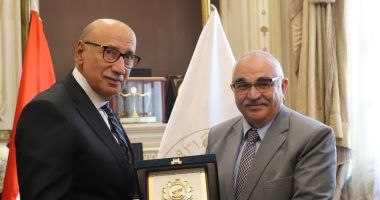 رئيس هيئة قضايا الدولة يهنئ رئيس مجلس القضاء الأعلى بمنصبه الجديد