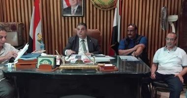 اتحاد عمال الجيزة يبحث مع اللجان النقابية قضايا الأجور والتأمين الصحى