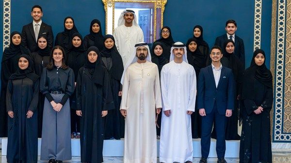محمد بن راشد يلتقي أوائل الثانوية العامة في مجلس المضيف بدار الاتحاد بدبي