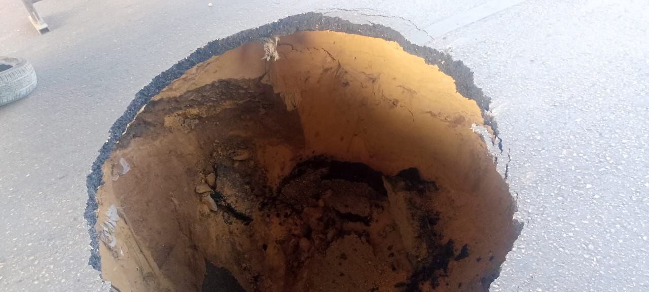 محافظ القاهرة يتابع إصلاح هبوط أرضي بحى مصر الجديدة