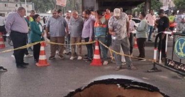 هبوط أرضي أسفل كوبرى التجنيد ونائب محافظ القاهرة تتفقد أعمال الإصلاح.. صور