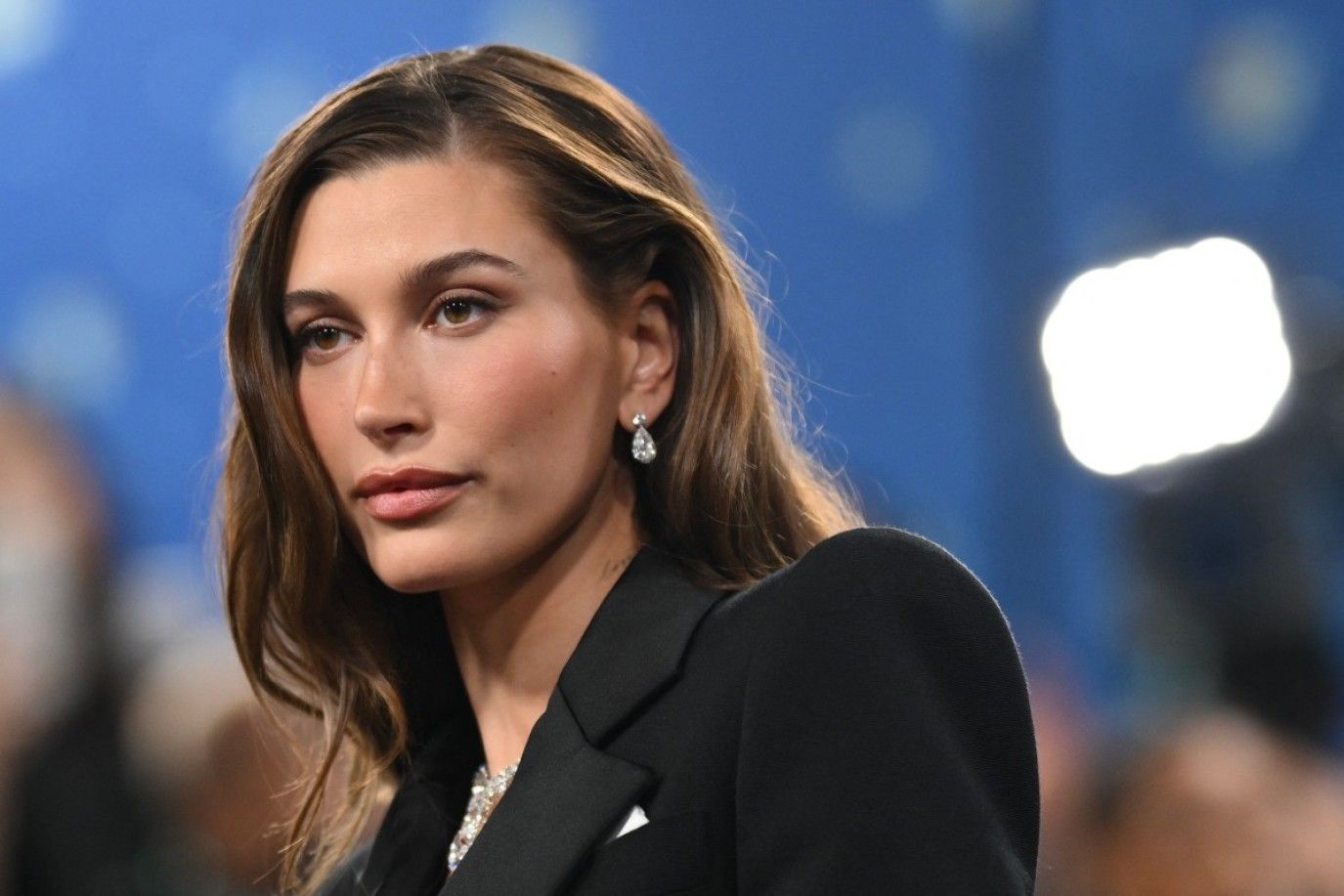 هايلي بيبر الجندي المجهول خلف ألبوم زوجها جاستن بيبر الجديد