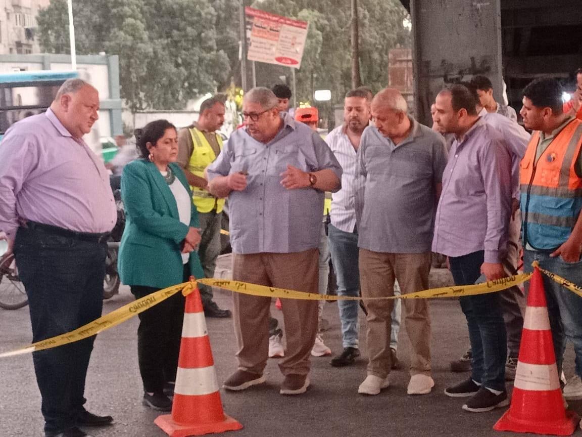 هبوط أرضي أسفل كوبرى التجنيد ونائب محافظ القاهرة تتفقد أعمال الإصلاح.. صور