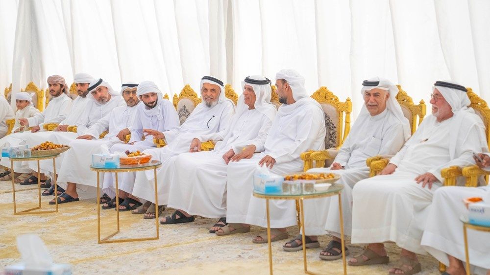 سعود بن صقر يقدم واجب العزاء في وفاة إبراهيم المعلا ومبارك الكتبي