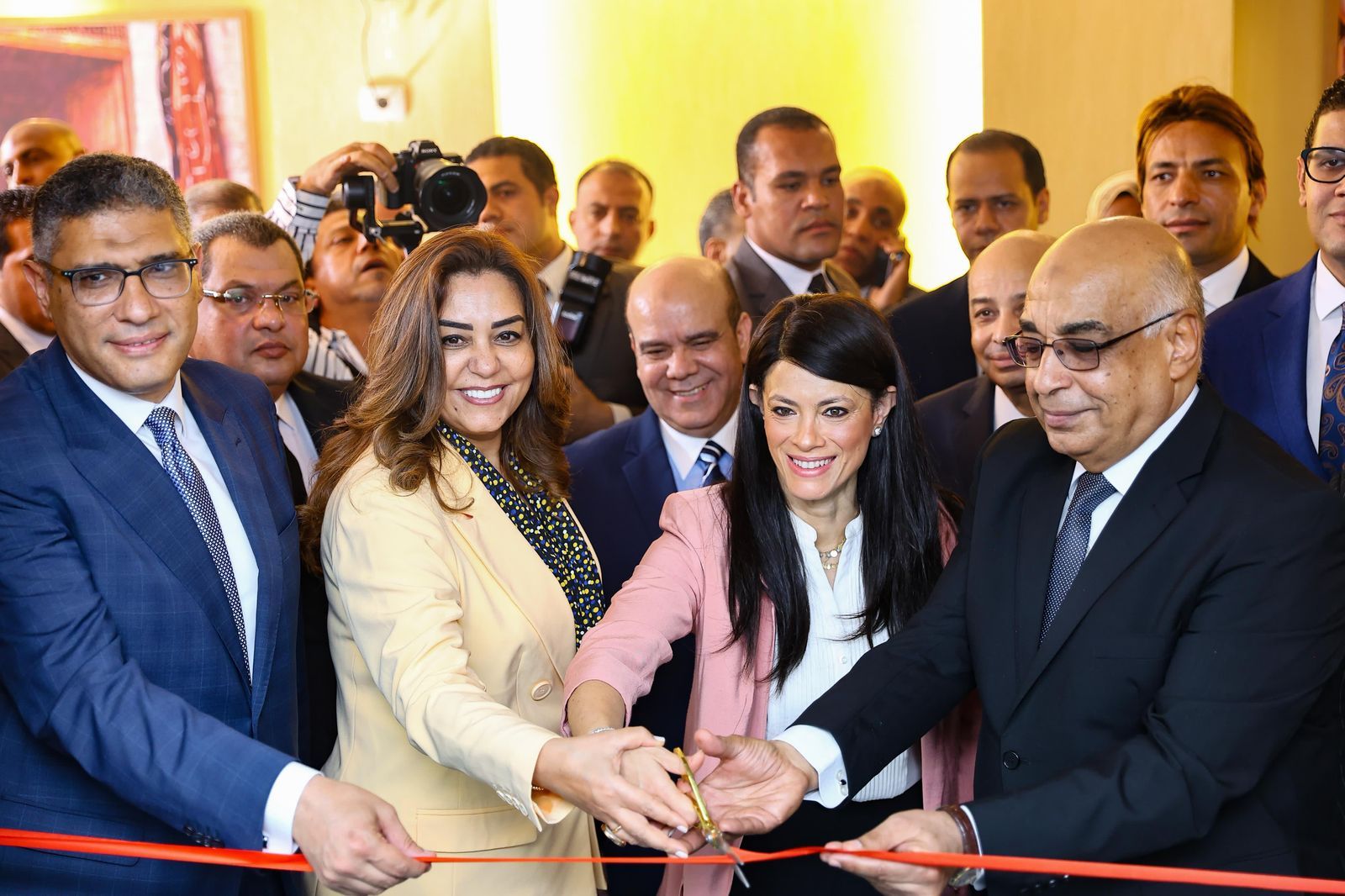 وزراء العدل والتخطيط والتنمية المحلية يفتتحون فرع توثيق محكمة جنوب الجيزة