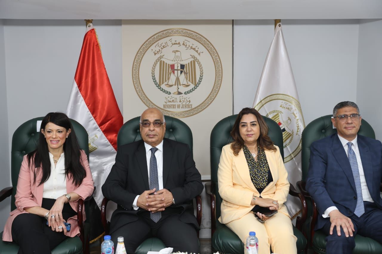 وزراء العدل والتخطيط والتنمية المحلية يفتتحون فرع توثيق محكمة جنوب الجيزة