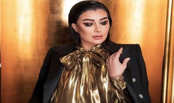 غادة عبد الرازق تُثير القلق بظهورها على كرسي متحرك