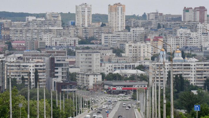 حاكم بيلغورود: إصابة شخصين في هجوم بمسيرة أوكرانية استهدف منزلا في المقاطعة