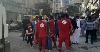 الهلال الأحمر المصرى: توجه فرق الاستجابة لموقع انهيار عقار العطارين بالإسكندرية