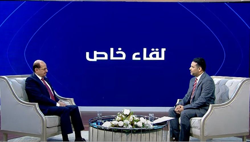 بعد استدعاء 160 دبلوماسيًا.. وزير الخارجية يكشف عن عدد الدبلوماسيين اليمنيين العاملين حاليًا في الخارج