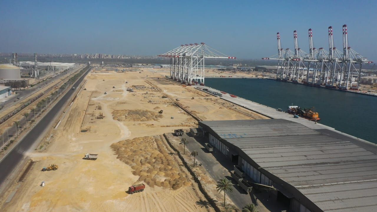 شاهد أحدث تصوير جوى لمحطة حاويات تحيا مصر 1 بميناء دمياط