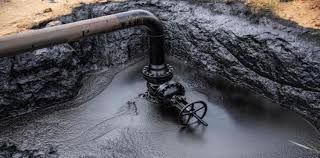 تفوق ما تم اكتشافه في محافظات حضرموت وشبوة ومأرب...محافظة يمنية وحيدة تسبح فوق بحيرة نفطية كبرى