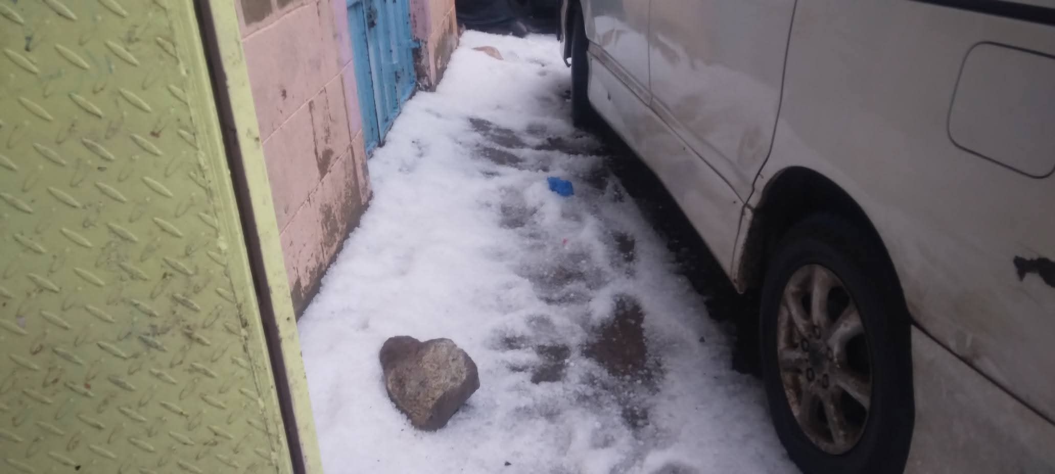 تساقط ثلوج على قرية لاول مرة في الصيف(صور)