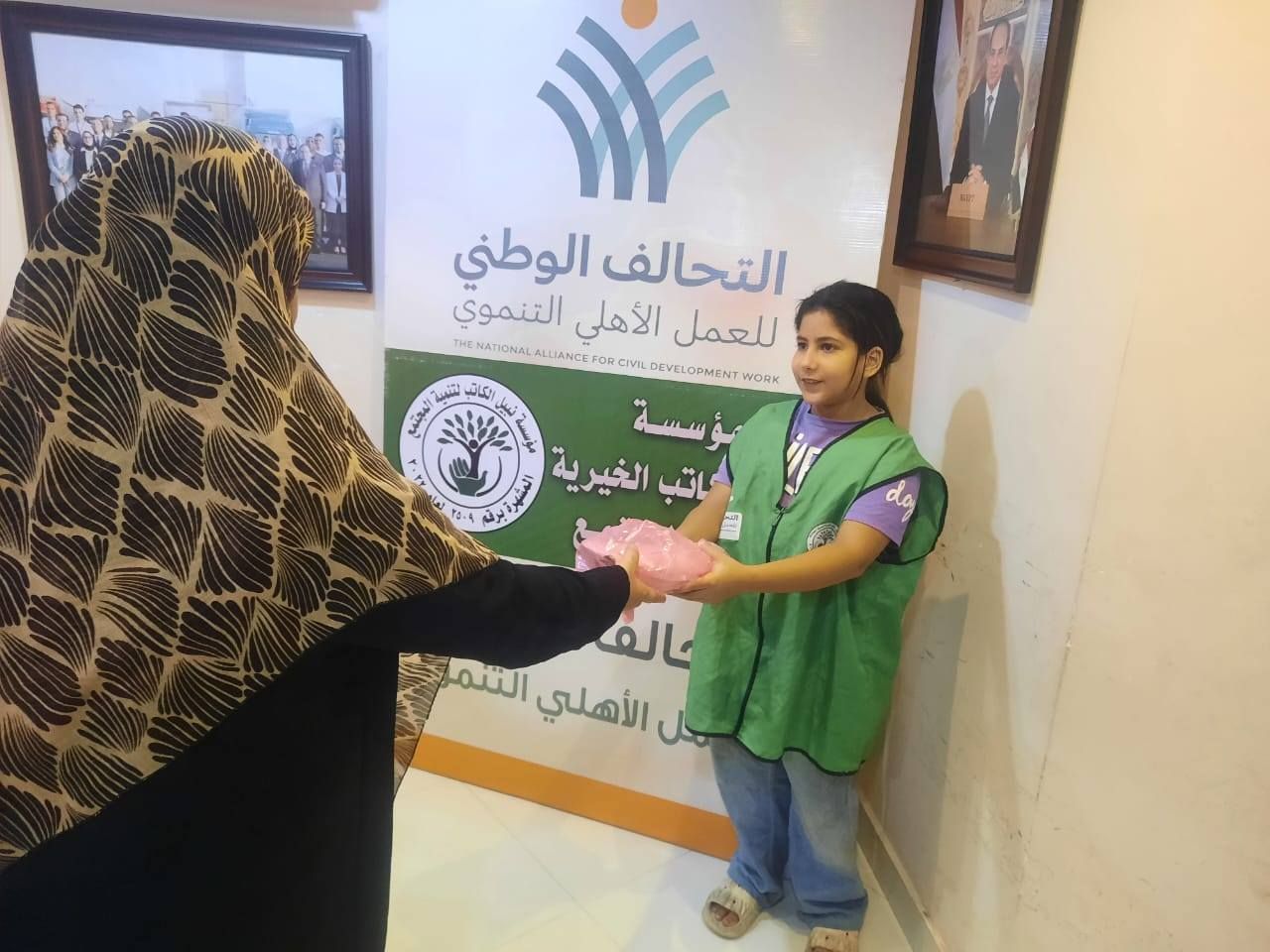 مؤسسة نبيل الكاتب الخيرية توزع 400 كيلو لحوم على الأسر الأولى بالرعاية بالبحيرة