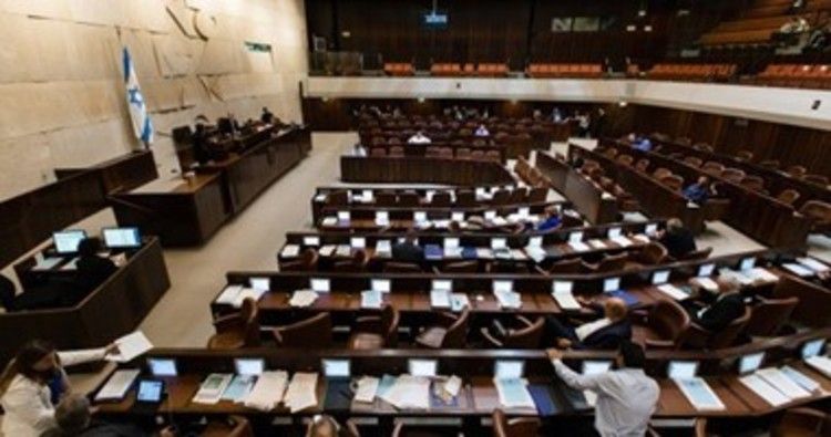 هآرتس: حزب ديغيل هتواره الذي يشغل 4 مقاعد بالكنيست وينضوي ضمن تحالف يهدوت هتوراه يعلن الانسحاب من الحكومة