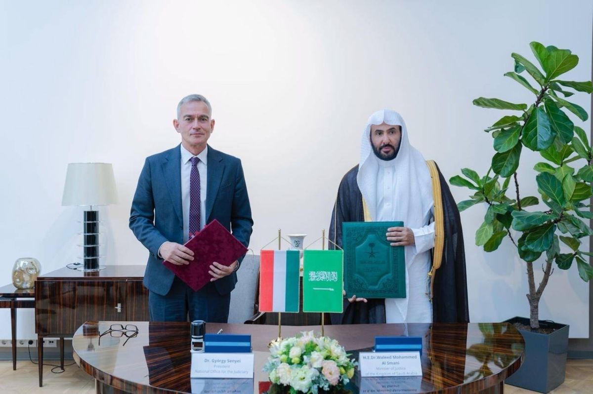 وزير العدل يلتقي نظيره المجري .. ويوقع مع رئيس المكتب الوطني للقضاء مذكرة تفاهم