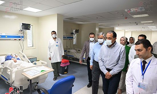 رئيس الوزراء يتفقد مشروع تطوير مركز القسطرة وجراحة القلب بمستشفى شرق المدينة