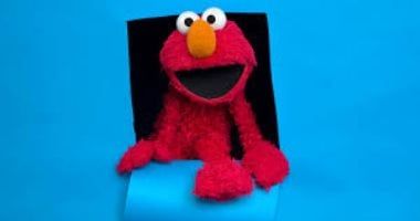 دمية نتنياهو.. بطل "عالم سمسم" يهاجم ترامب واسرإئيل بمنشورات على "X"