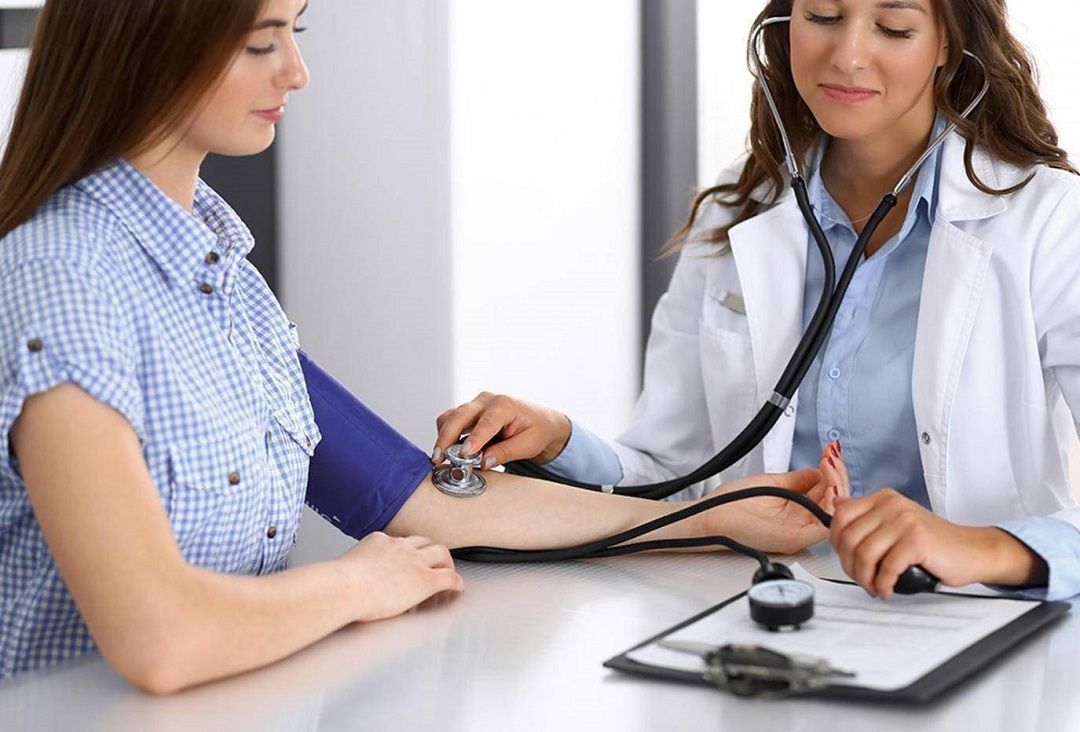 كيف تتعامل الحامل مع آلام الظهر في الأشهر الأخيرة؟