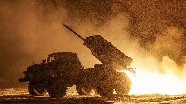 روسيا تدلي ببيان بشأن تسليم أسلحة أميركية لأوكرانيا