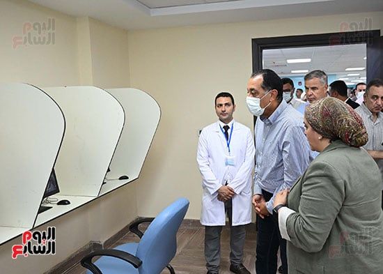 رئيس الوزراء يتفقد مشروع تطوير مركز القسطرة وجراحة القلب بمستشفى شرق المدينة