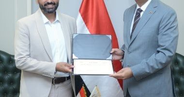 وزير التموين يكرم صاحب أفضل فكرة عبر "منصة حوار" بتتبع السلع الغذائية