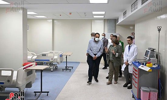 رئيس الوزراء يتفقد مشروع تطوير مركز القسطرة وجراحة القلب بمستشفى شرق المدينة