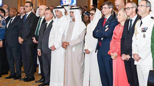 نهيان بن مبارك يحضر حفل السفارة الفرنسية بمناسبة يومها الوطني