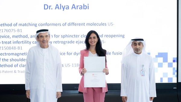 باحثة من جامعة الإمارات تحصد براءات اختراع في تصميم الأدوية والأجهزة الطبية
