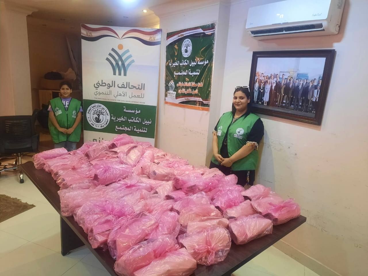 مؤسسة نبيل الكاتب الخيرية توزع 400 كيلو لحوم على الأسر الأولى بالرعاية بالبحيرة