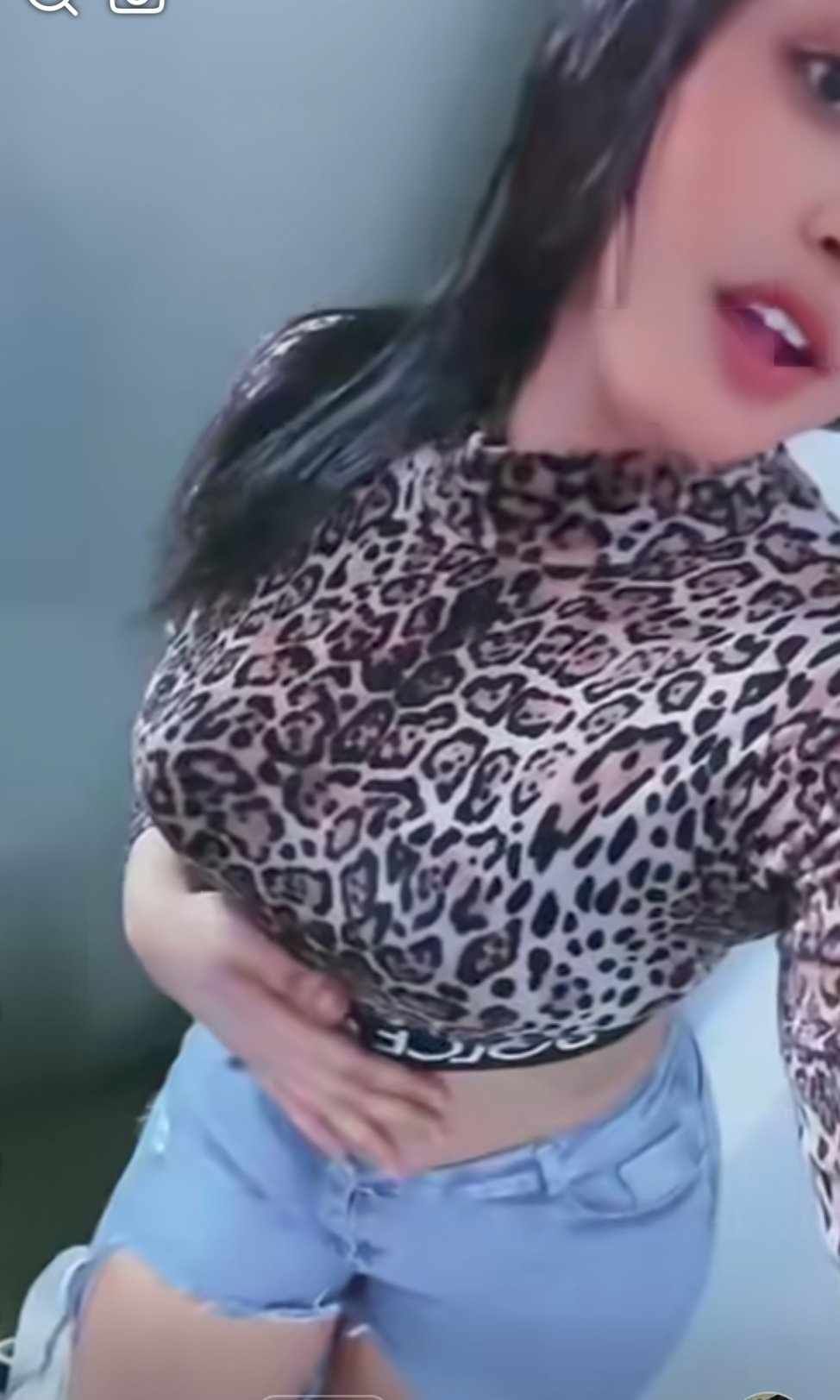 شاهد بالصور والفيديو.. سودانية حسناء تثير ضجة إسفيرية واسعة باستعراضها لجمالها وكشفها عن بطنها وأفخاذها.. تعرف على التفاصيل كاملة!!