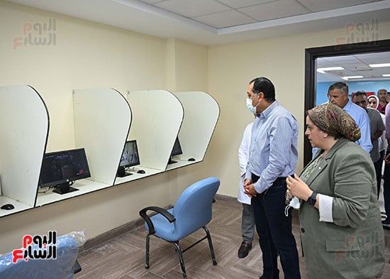 رئيس الوزراء يتفقد مشروع تطوير مركز القسطرة وجراحة القلب بمستشفى شرق المدينة