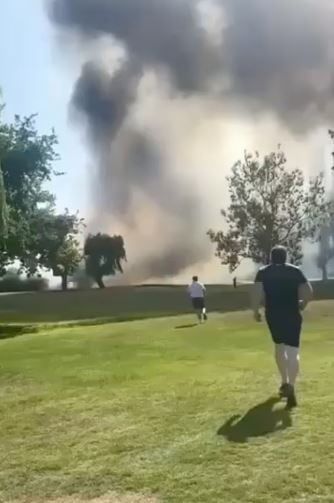 شاهد عيان يروى تفاصيل لحظة تحطم طائرة صغيرة فى مطار لندن ساوثيند.. فيديو وصور