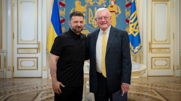 زيلينسكي: عقدنا اجتماعاً "مثمراً" مع المبعوث الأميركي