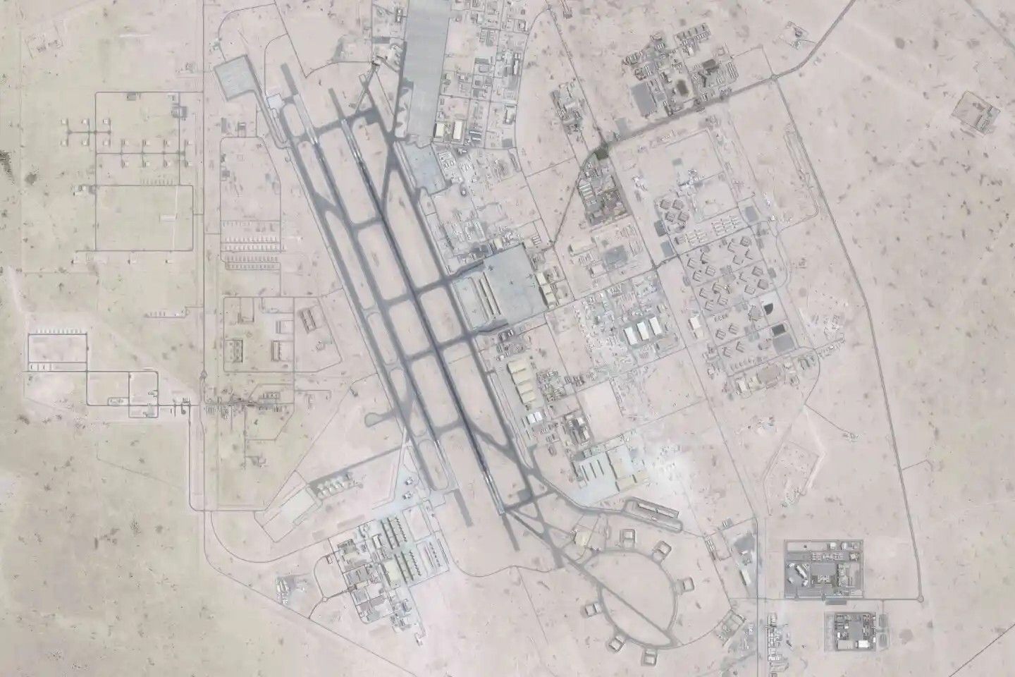 الأقمار الصناعية تظهر آثار الهجوم الإيراني على قاعدة العديد الأميركية في قطر (صور)
