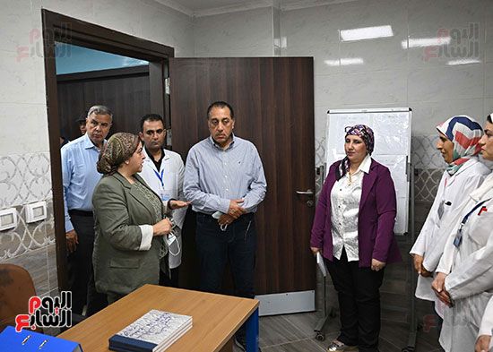 رئيس الوزراء يتفقد مشروع تطوير مركز القسطرة وجراحة القلب بمستشفى شرق المدينة