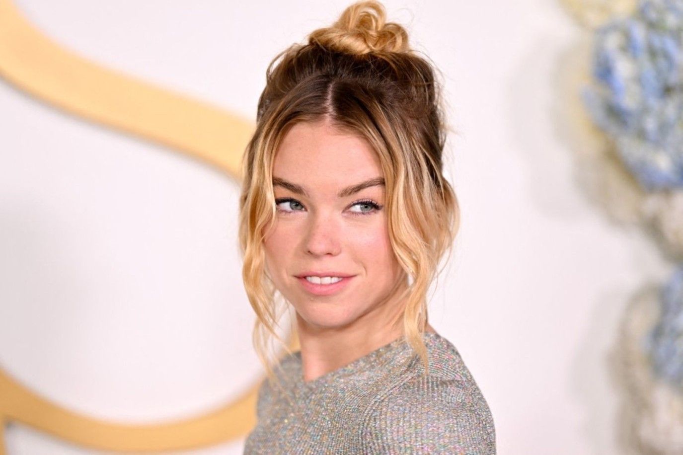 أول صورة رسمية لميلي ألكوك في شخصية Supergirl