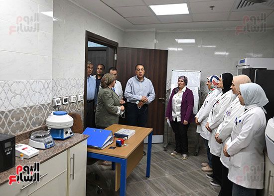 رئيس الوزراء يتفقد مشروع تطوير مركز القسطرة وجراحة القلب بمستشفى شرق المدينة