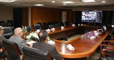 رئيس "قضايا الدولة" يعقد اجتماعا موسعا بالفيديو كونفرانس لمتابعة العمل.. صور