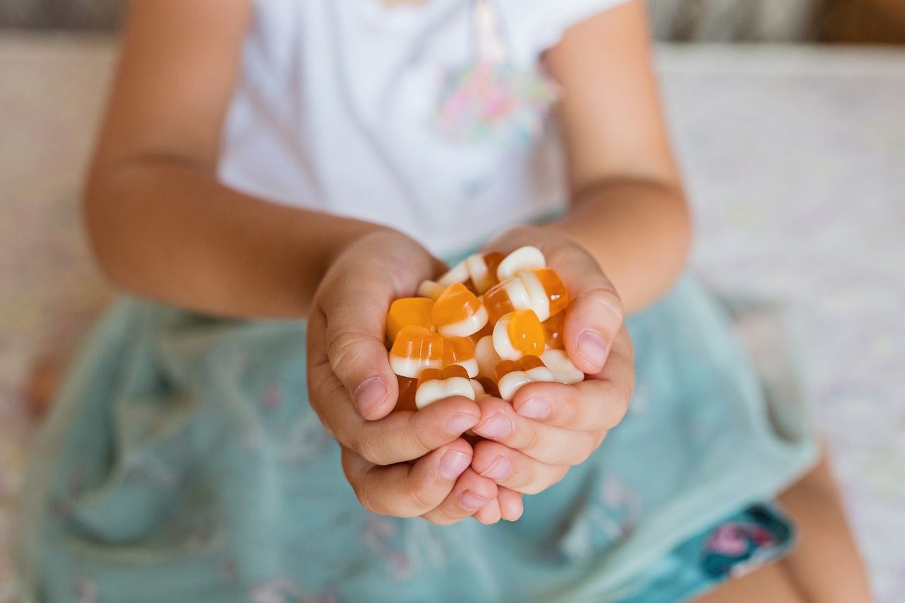 هل يمكن تقديم الفيتامينات الصناعية للأطفال بدون وصفة طبية؟ 