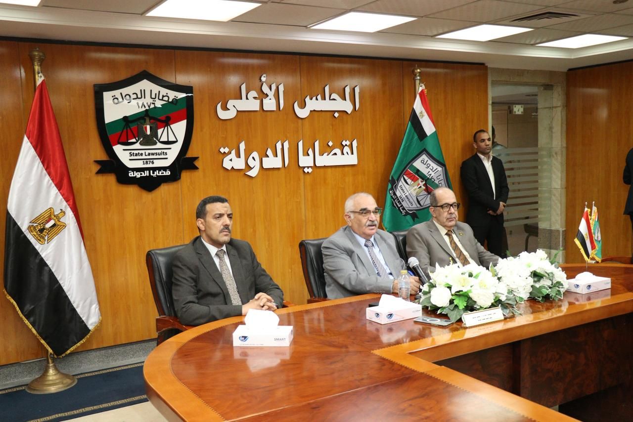 رئيس "قضايا الدولة" يعقد اجتماعا موسعا بالفيديو كونفرانس لمتابعة العمل.. صور