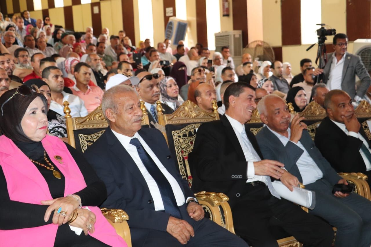 اتحاد عمال القليوبية يكرم أبناءه تحت شعار "العمال نواة التقدم والنمو"