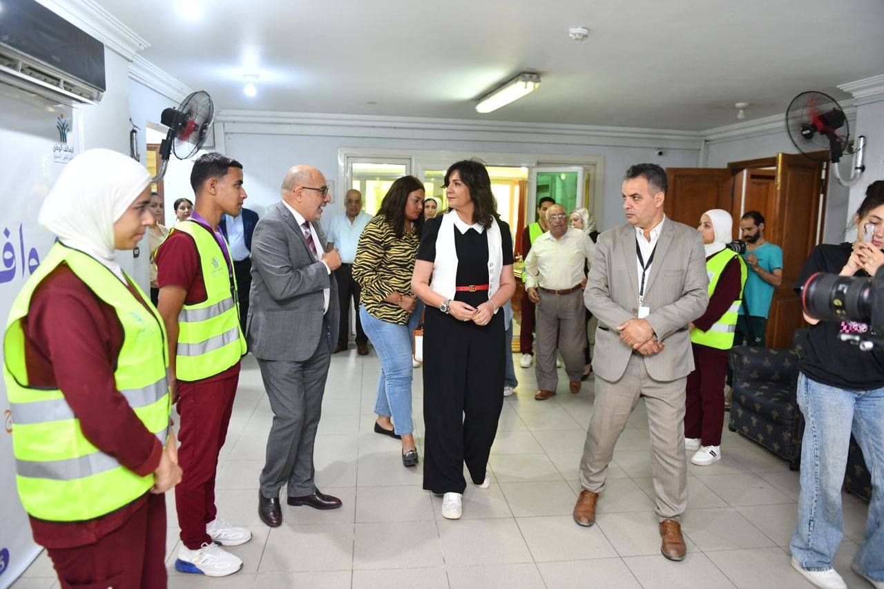 السفيرة نبيلة مكرم تشهد انطلاق التشغيل التجريبي لمبادرة "إحنا السند" لدعم كبار السن