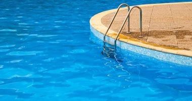 حمامات السباحة فى الصيف.. أعراض تسمم الكلور وكيفية العلاج